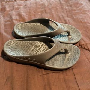 Sandals  by Telic Brand. EUC!